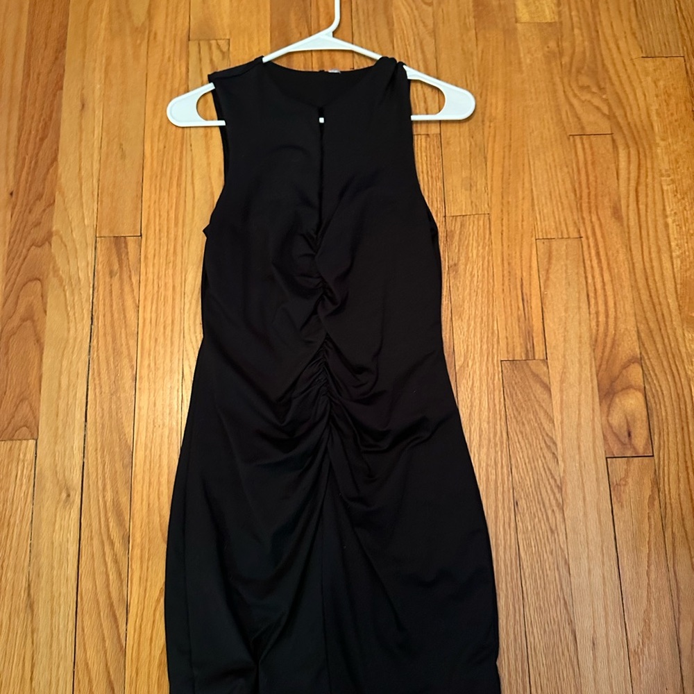 Keyhole black bodycon dress